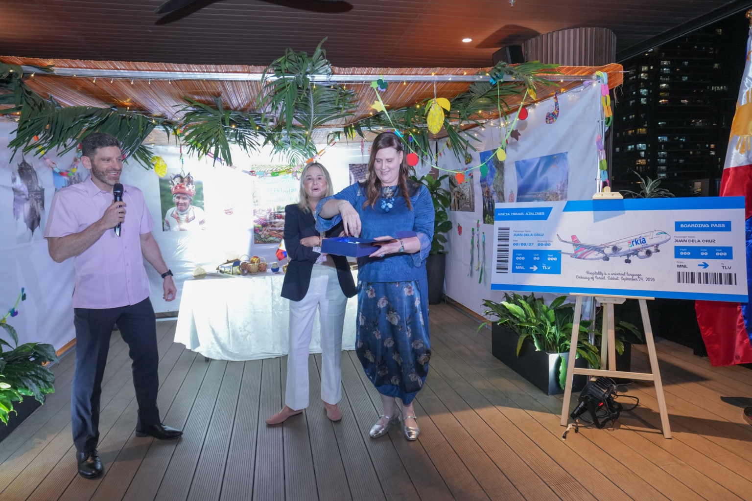 Deputy Chief of Mission Ariel Seidman, Arkia representative Michal Kaplan and Ambassador Dana Kursh at the ticket raffle