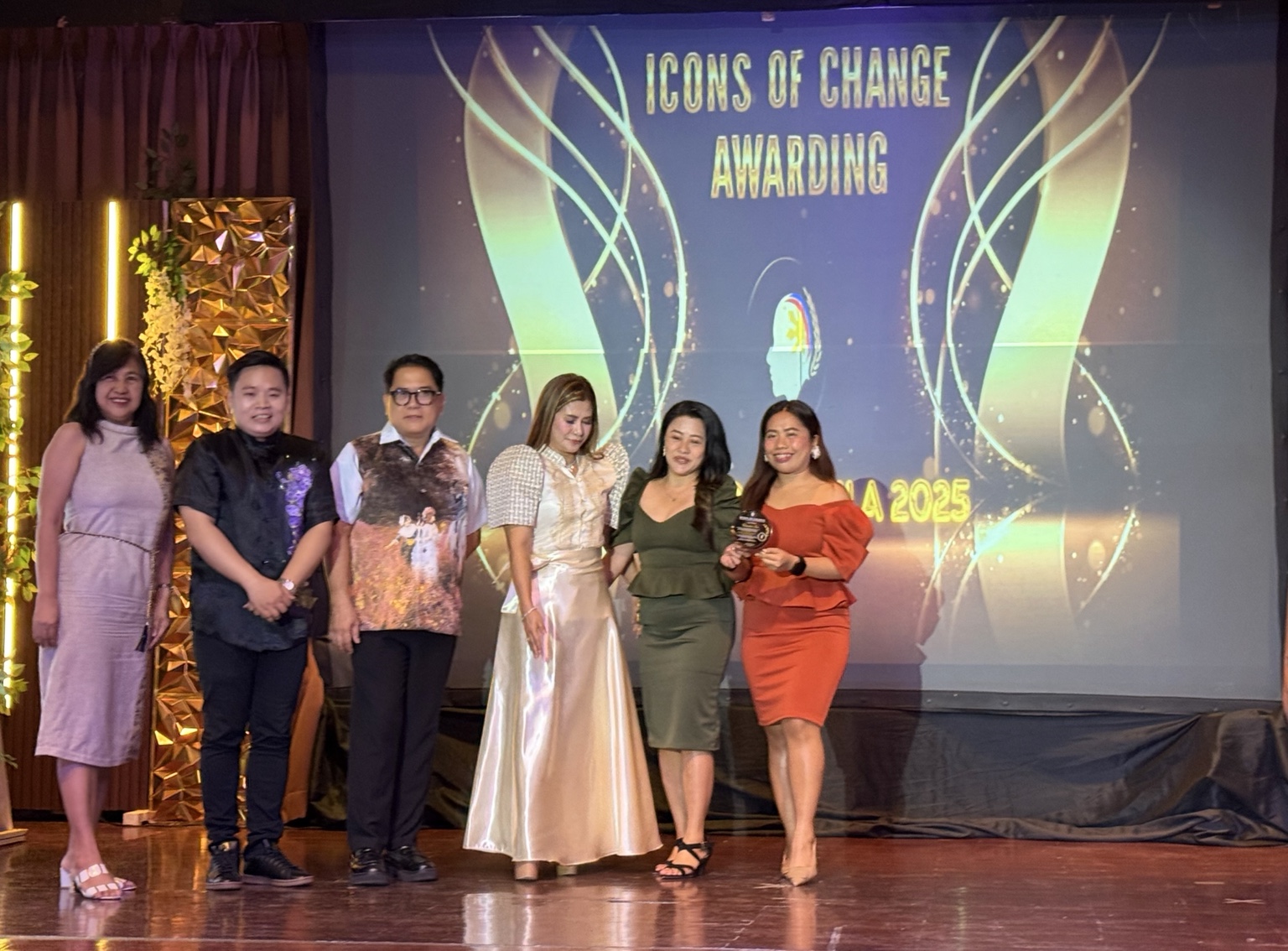 Together at Icons of Change: another group moment from the ceremony. Icons of Change Metro Manila, April 27, 2025.