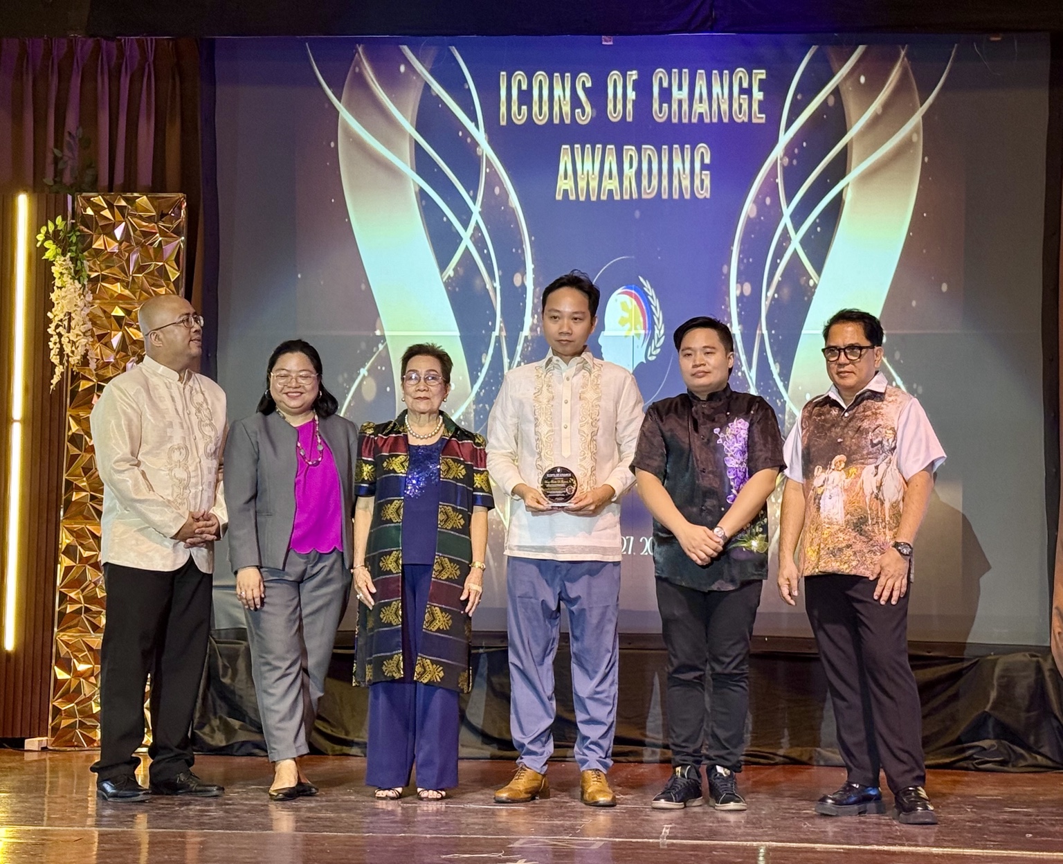 Shared recognition: participants holding their plaques on the Icons of Change stage. Icons of Change Metro Manila, April 27, 2025.