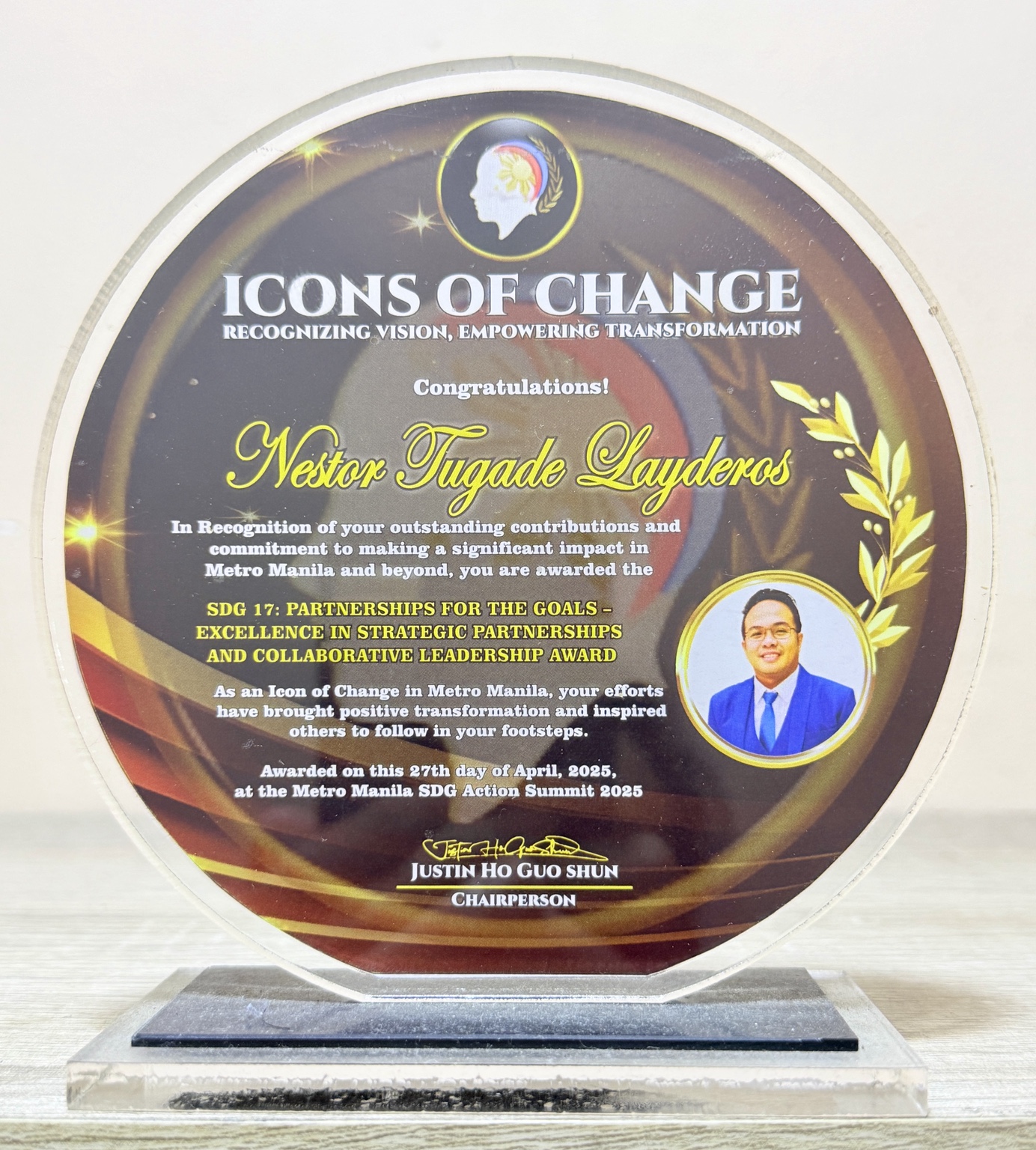 Nestor Sir Next Layderos actual SDG 17 award plaque at Icons of Change Metro Manila 2025